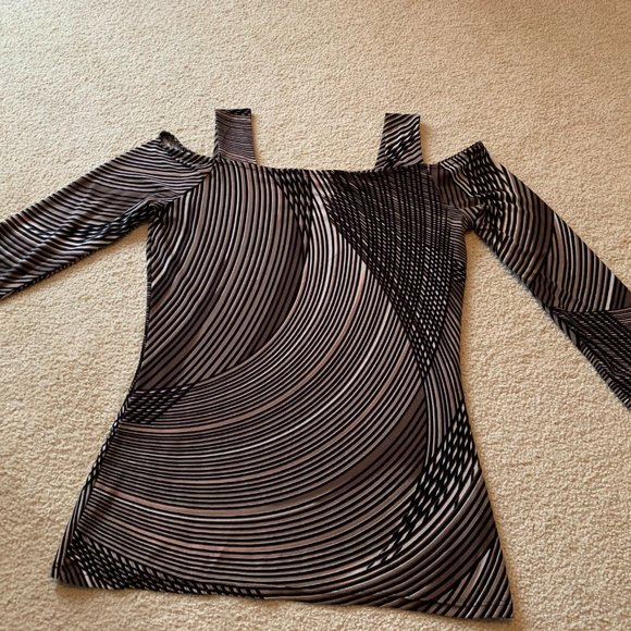 Off-shoulder brown pattern top - Picture 6 of 6